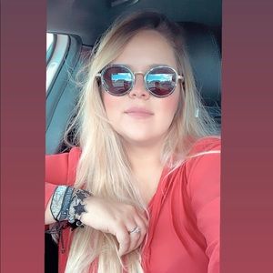 Meet your Posher, Daniela